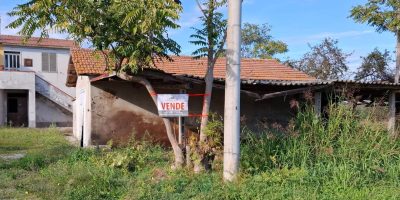 Casa affiancata con rimessaggio e terreni agricoli