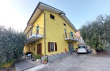 Casa singola rimessaggio e terreni - Immagine 1