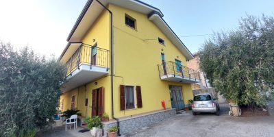 Casa singola rimessaggio e terreni