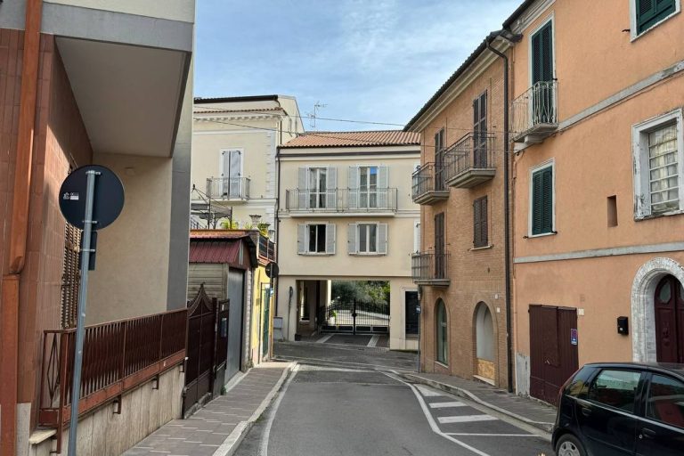 Appartamento residenziale ristrutturato al centro storico - Immagine 10